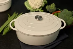 Tierra Oval Gjutjärnsgryta 34cm 6,5L Krämgrön NOIS