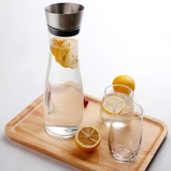 Transparent akryl juicekanna med lock - 1,2L kapacitet