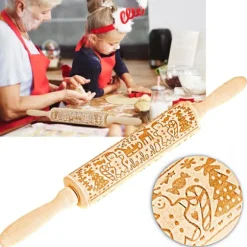 Träkavel med julmönster och dekorativ gravyr