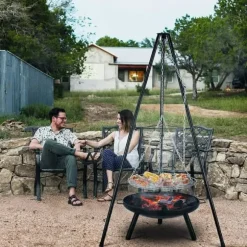 Utomhus eldstad/grill - Trefotsstativ med hängande gryta/galler - Gjutjärn - Kolgrill - Emaljerad - Justerbar - Höjd 152 cm - Bärbar