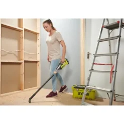 18V handdammsugare - RYOBI - RHV18F-0 - 4,24 kPa - 0,85 m3/min - 600 mL uppsamlare - Utan batteri med spaltverktyg & borste