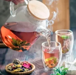 Wilmax glastekanna 1,6 L med bambulock – spissäker