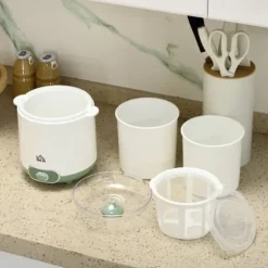 Yoghurtmaskin 1,5 l med 2 glasburkar och sil, 20 W, för grekisk yoghurt, 3–5 personer, vit